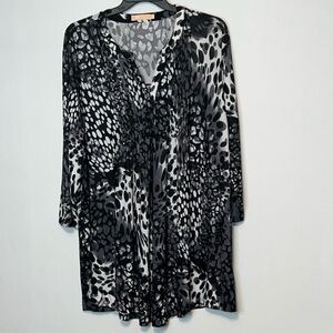 LA Cera Pleated 1/4 Button V-Neck Front Printed Tunic Top 3X Popover 3/4 Sleeve.